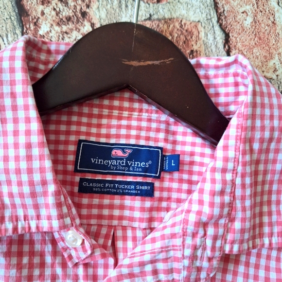 VINEYARD VINES | Men's Arawak Gingham Classic Tucker Shirt - Strawberry/White - Picture 11 of 13